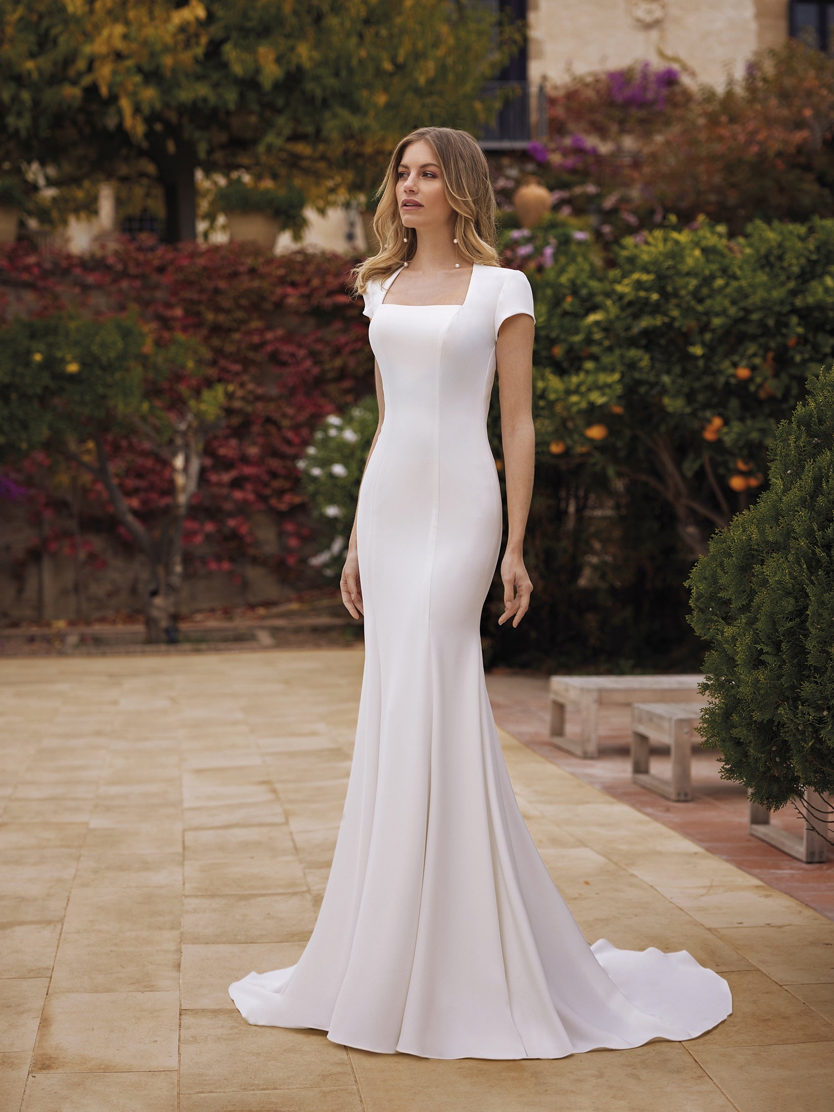 Escote sales cuadrado novia