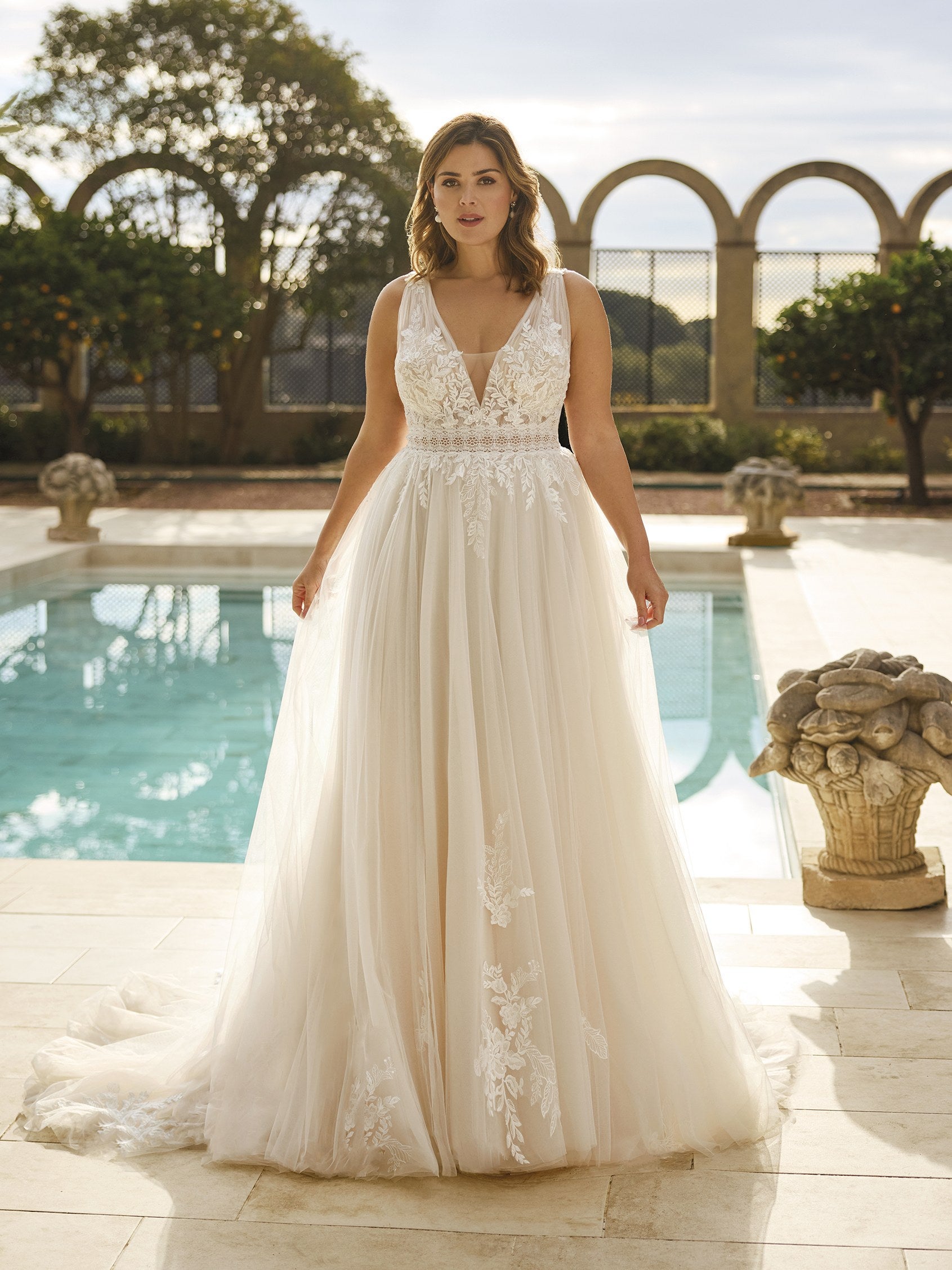 BROWNE | A-line wedding dress with V-neck | White One