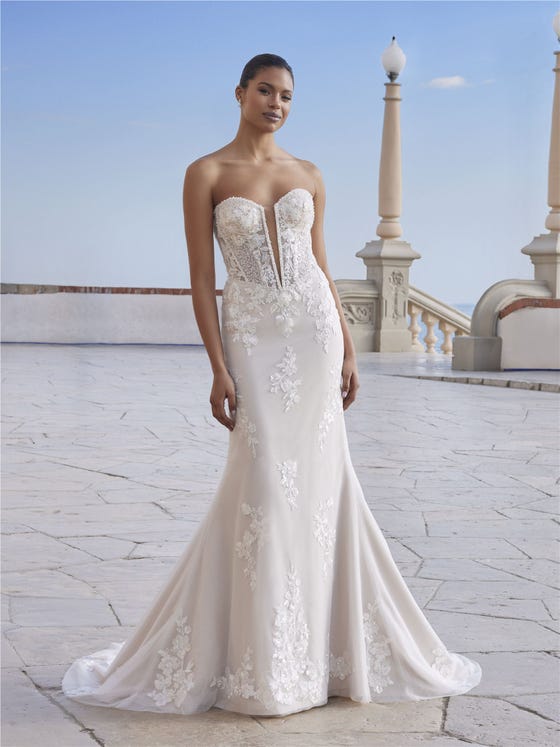 Vorderseite Meerjungfrau Brautkleid mit herzförmigem Ausschnitt aus Spitze DEARLY.