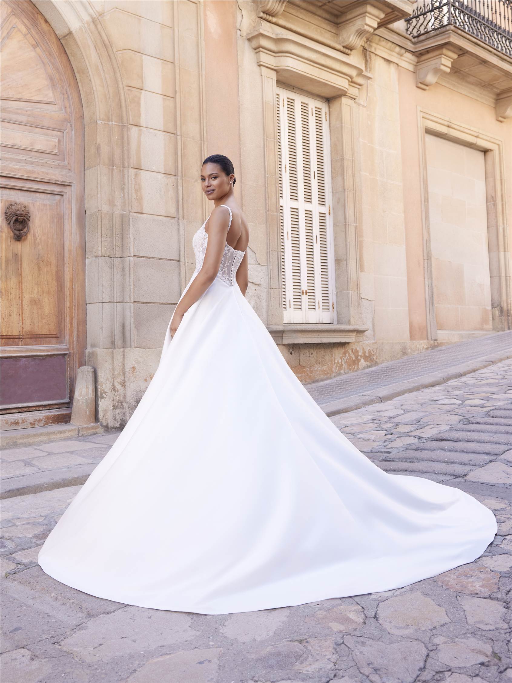 WHITE ONE ウエディングドレス WHITEONE(ホワイトワン)｜ウェディングドレスの購入専門店 DRESS