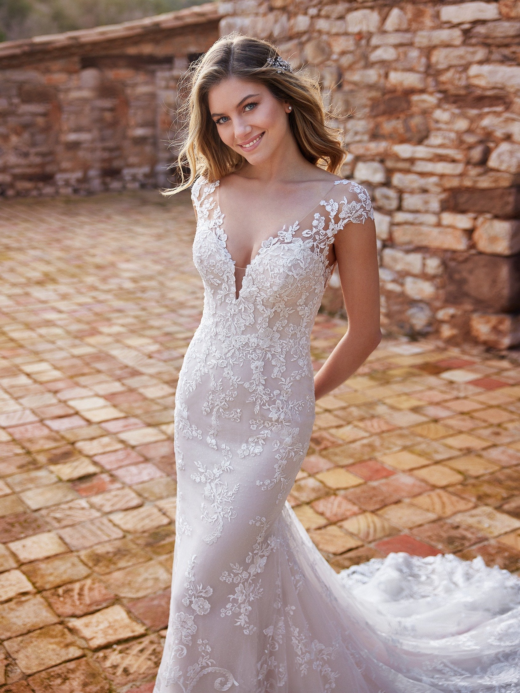 GUGMA | Mermaid wedding dress with bateau neckline | White One