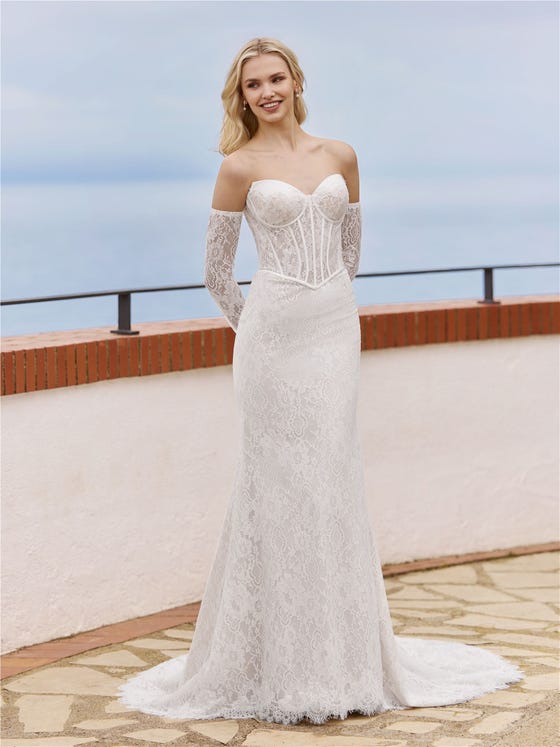 Vorderseite Meerjungfrau Brautkleid mit herzförmigem Ausschnitt aus Spitze HALSY.