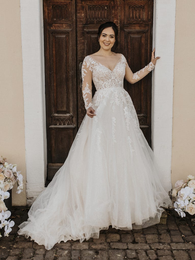 JUBILATION, Princess-cut wedding dress with V-neck