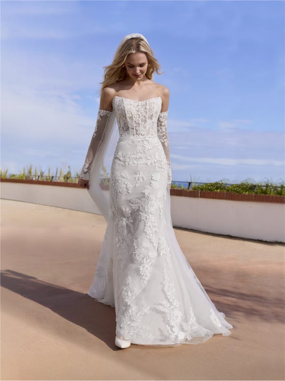Front mermaid wedding dress with strapless neckline in lace KISA.
