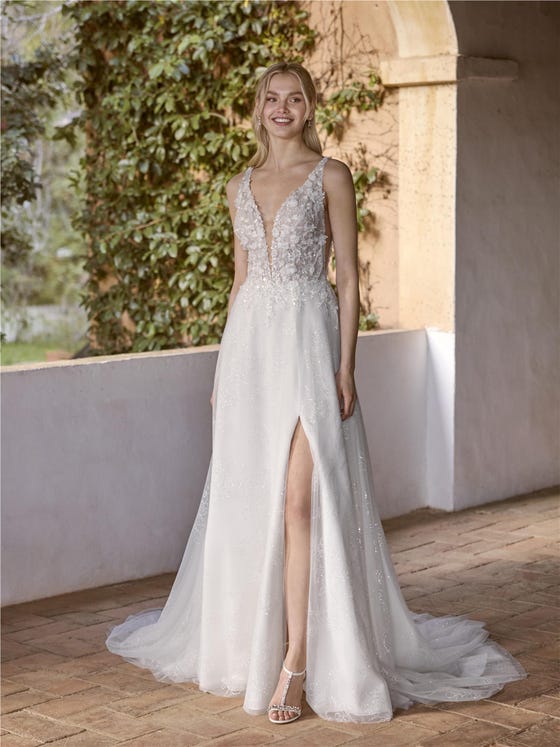 Vorderseite A-Linien Brautkleid mit V-Ausschnitt mit V-Rücken aus Tüll LEHNA.