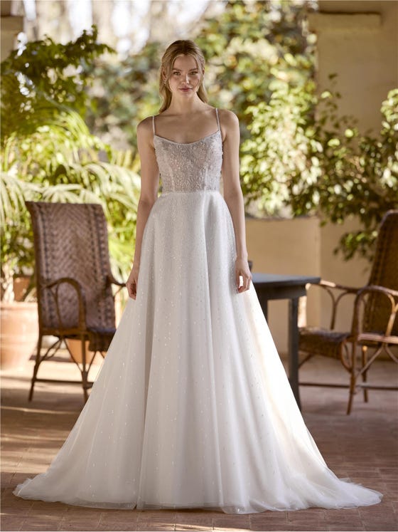 Front A-line wedding dress with round neckline in glitter LOHLA.