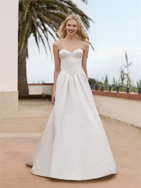 Front princess wedding dress with sweetheart neckline in satin LORIMER.