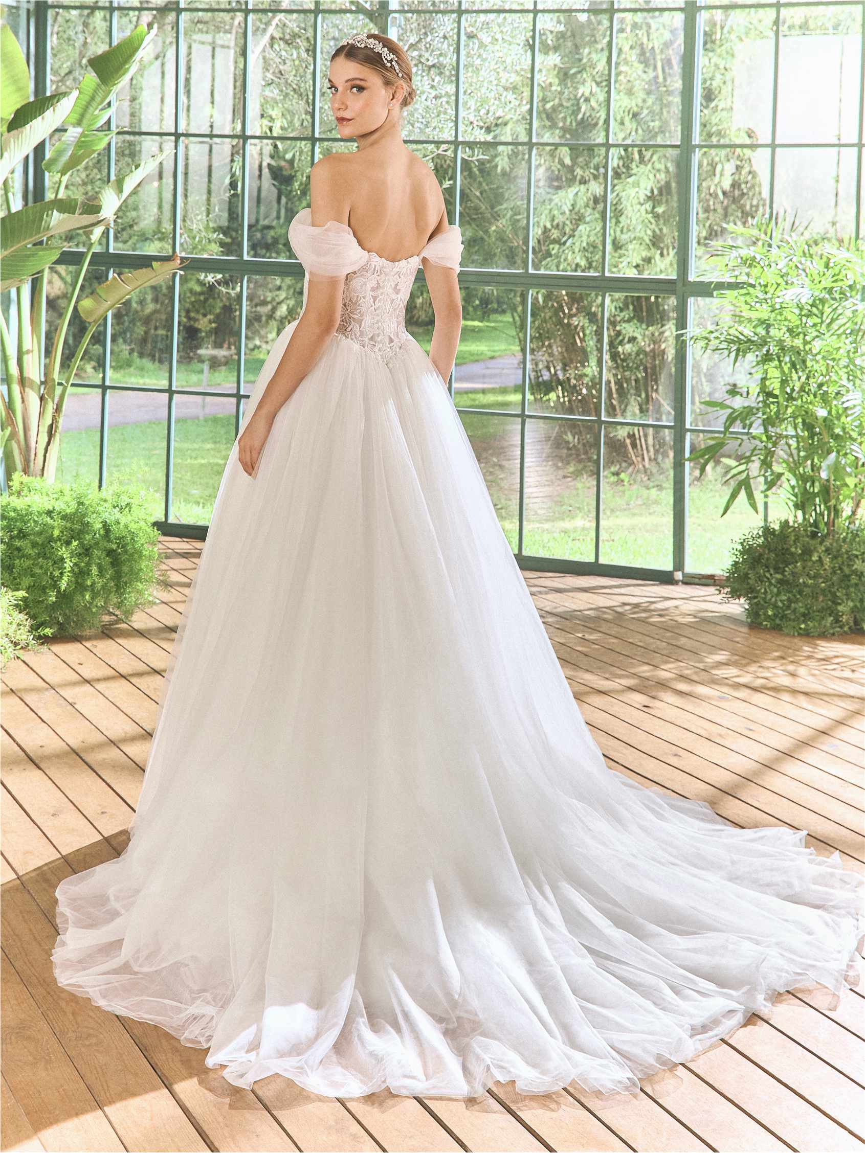 WHITE ONE ウエディングドレス WHITEONE(ホワイトワン)｜ウェディングドレスの購入専門店 DRESS