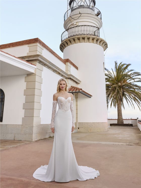 Front mermaid wedding dress with sweetheart neckline in crepe MACYE.