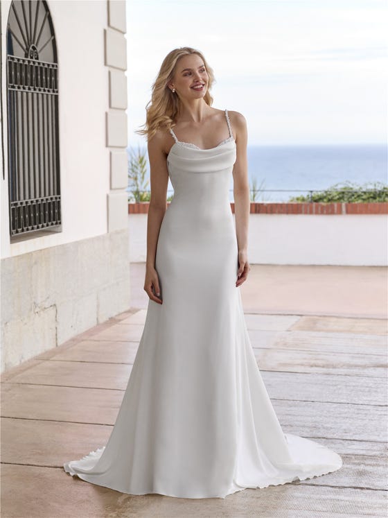 Vorderseite Meerjungfrau Brautkleid mit herzförmigem Ausschnitt aus Satin MARYKATE.