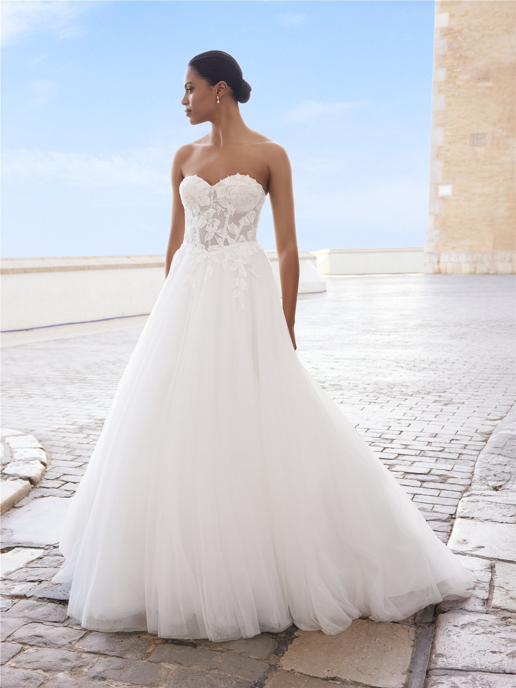 ＊WHITE ONE＊ ウェディングドレス White One Collection | Wedding Dresses