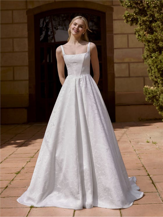 Vorderseite Prinzessin Brautkleid mit quadratischem Ausschnitt aus Mikado MIALEIGH.