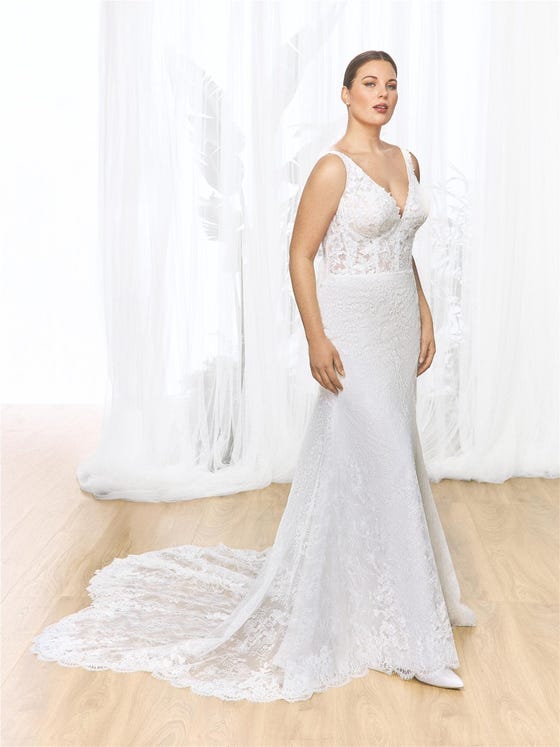 Front mermaid wedding dress with V-neckline and V-back in lace MINHA.
