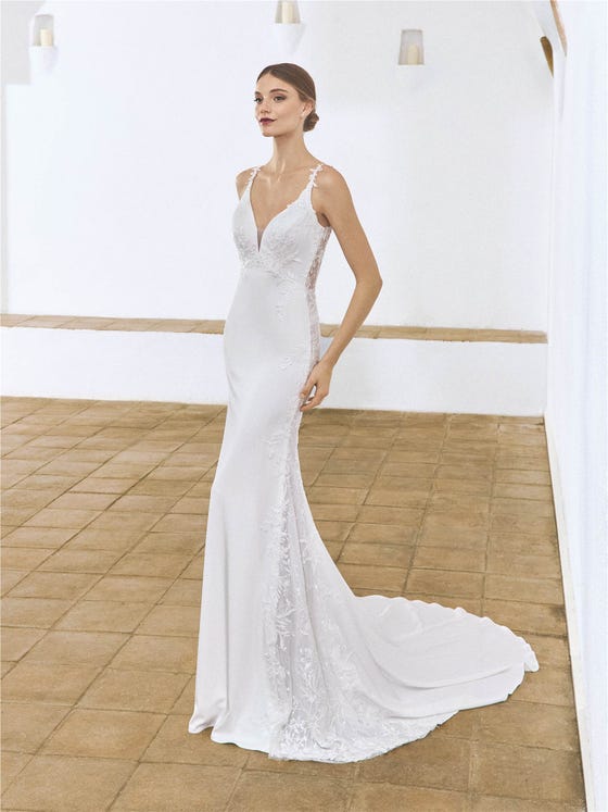 Front mermaid wedding dress with V-neckline and V-back in satin MULHER.