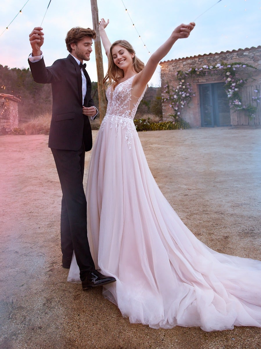 ANPU | A-line wedding dress with V-neck | White One