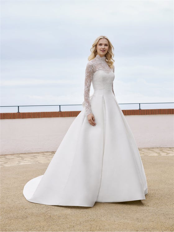 Parte anteriore abito da sposa principessa con scollo a cuore in mikado RUTHY.