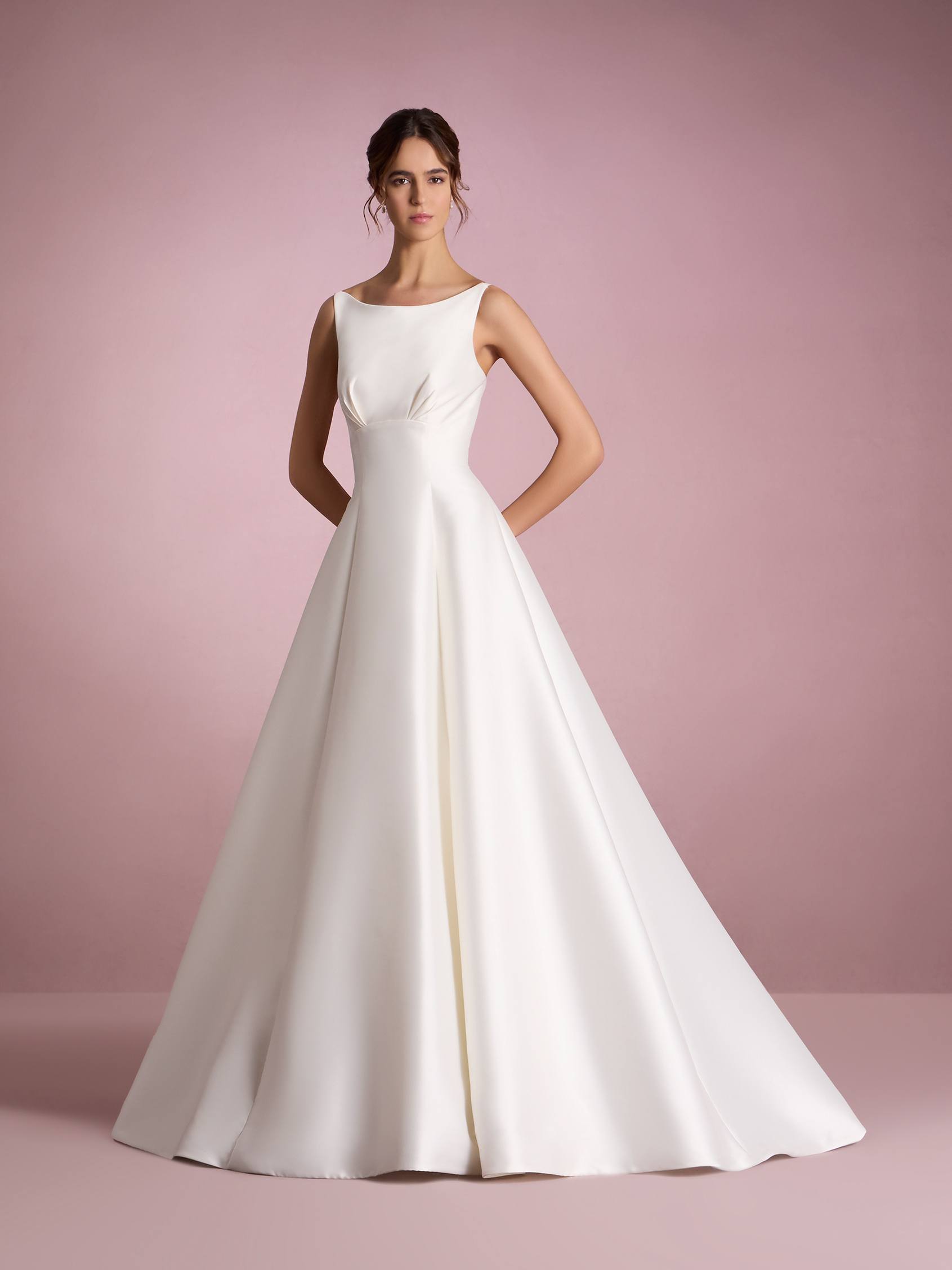 TAGAWA Robe de mariee coupe A line avec encolure bateau et bretelles en mikado White One