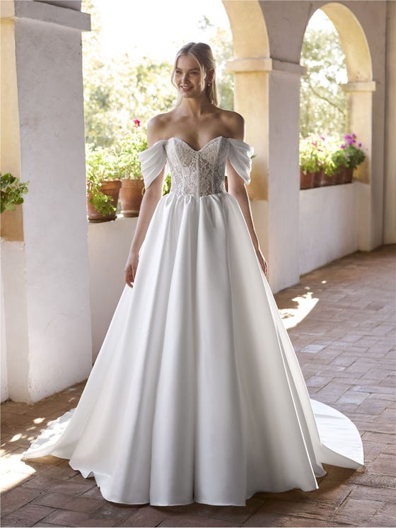 Partie avant robe de mariée coupe princesse avec décolleté en coeur en mikado TILLARY.