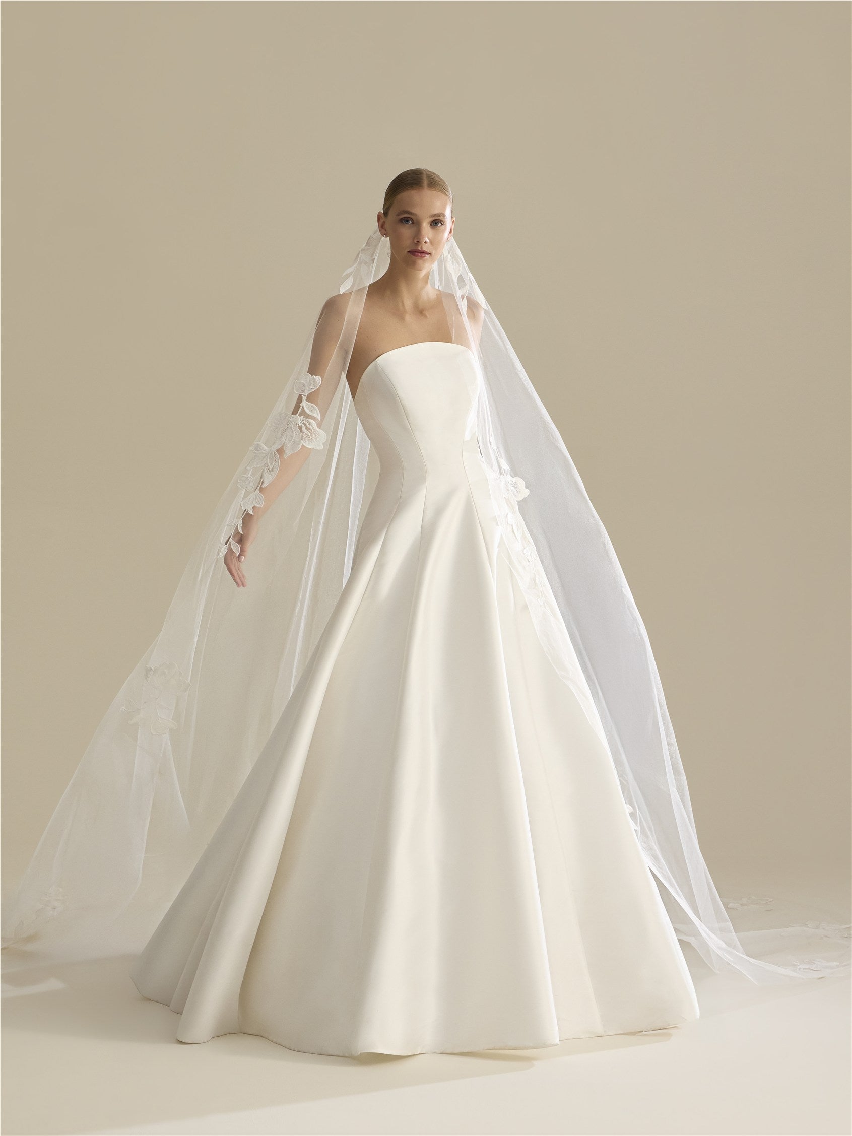 Front bridal veil in tulle V-LA59