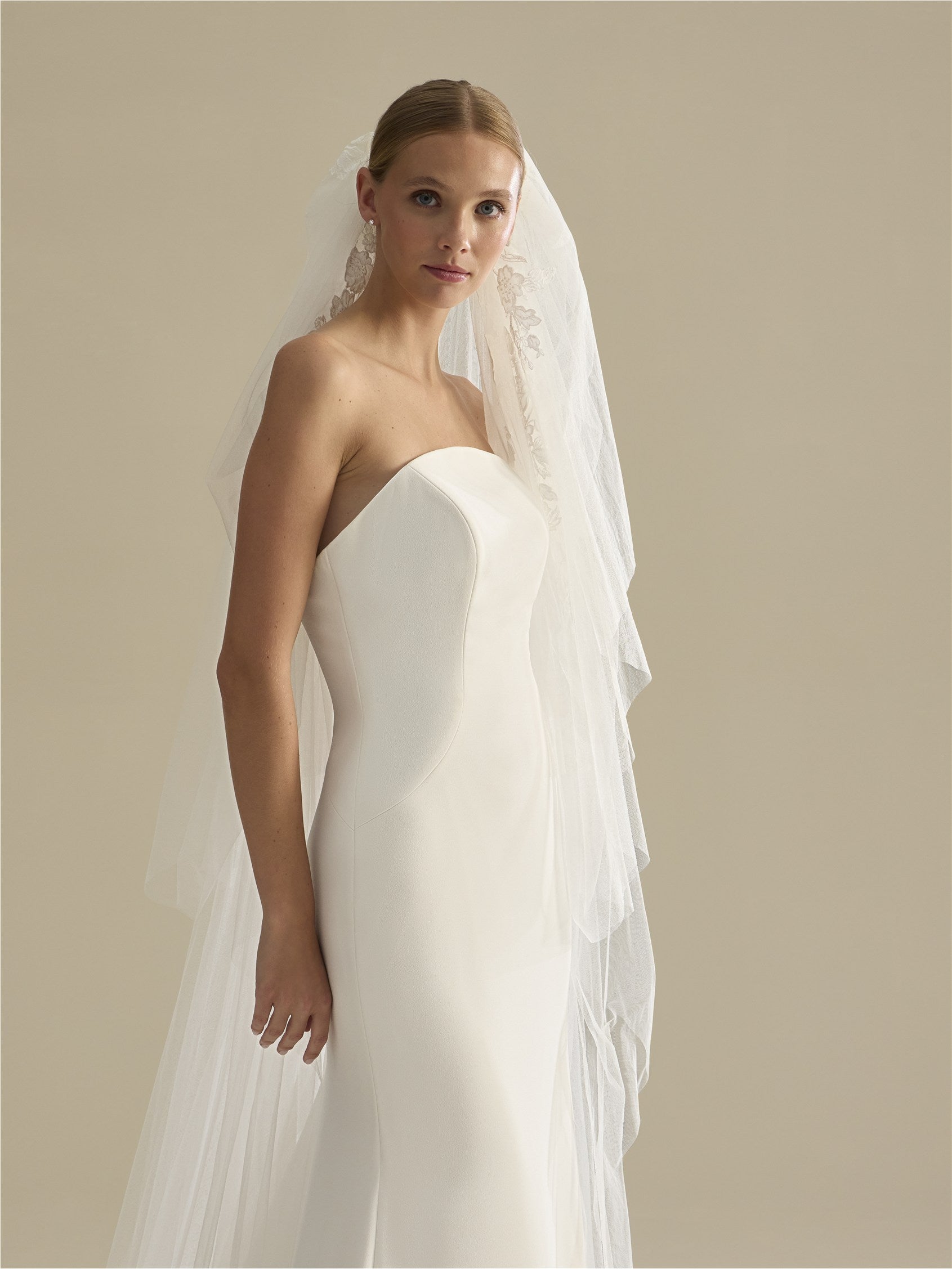 Front bridal veil in tulle V-LA60