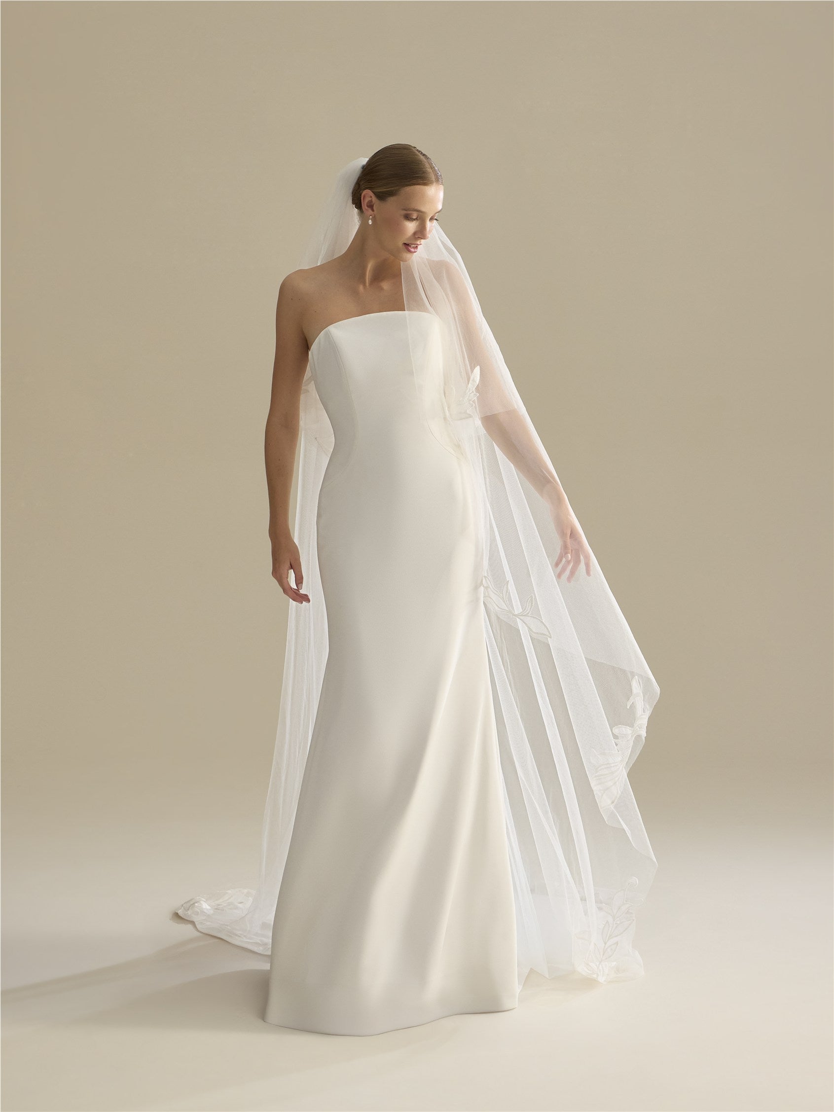 Front bridal veil in tulle V-LA64