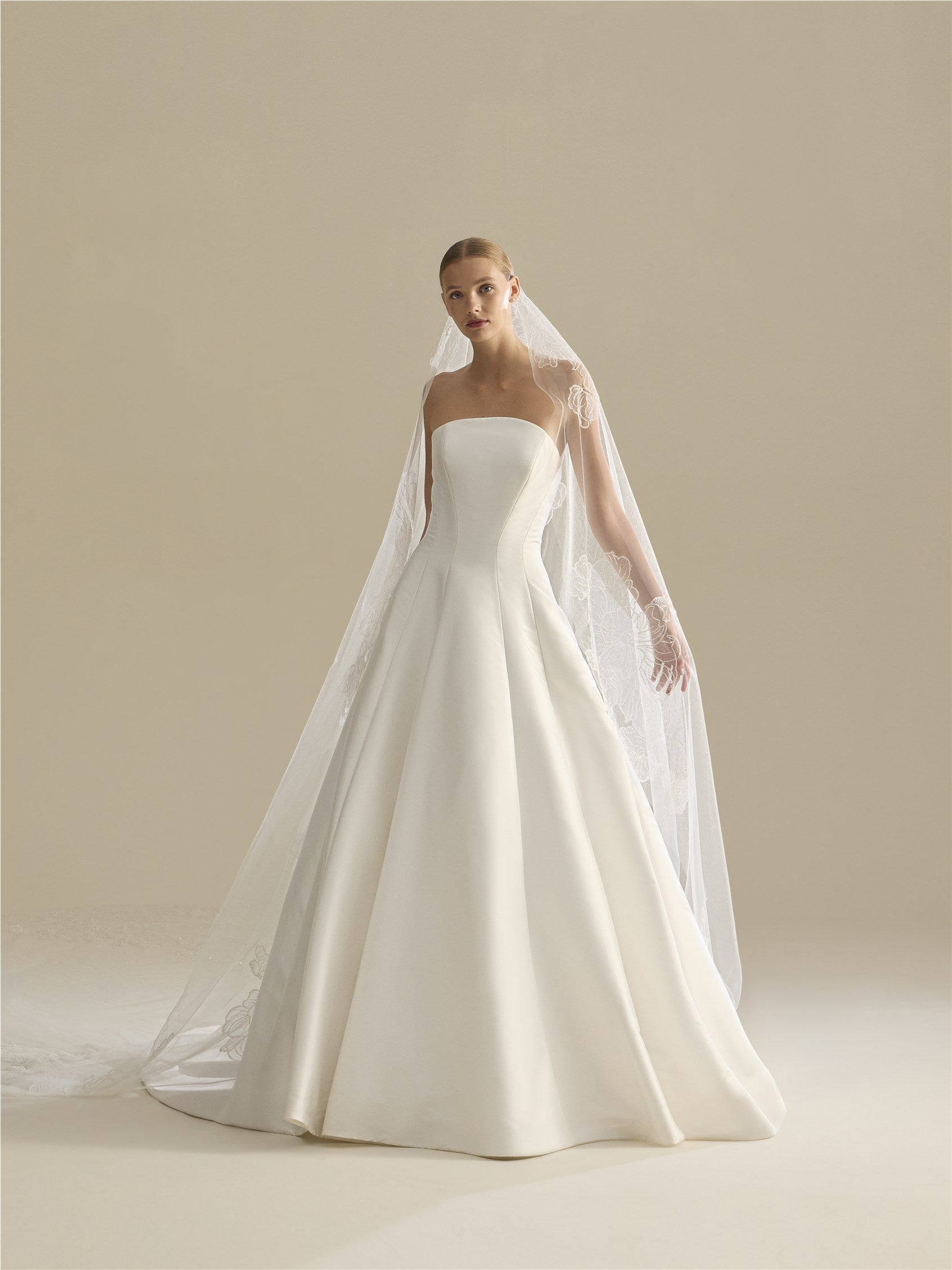 Front bridal veil in tulle V-LA69