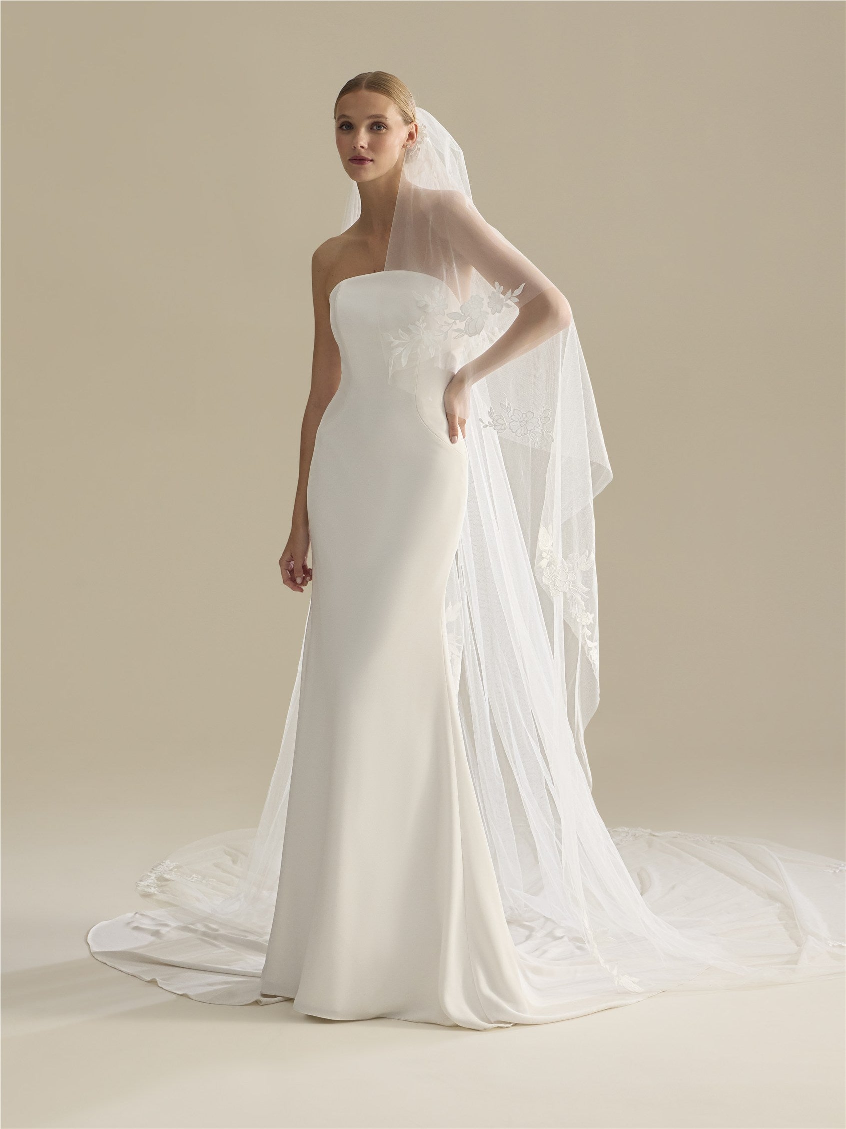 Front bridal veil in tulle V-LA70
