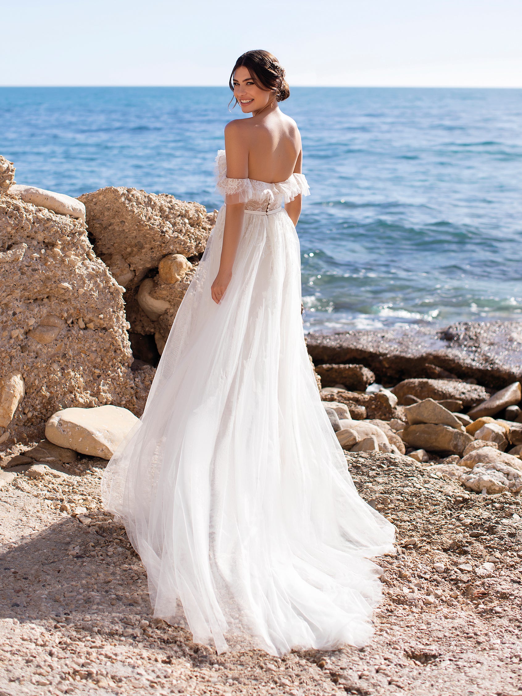 How To Dress For A Beach Wedding